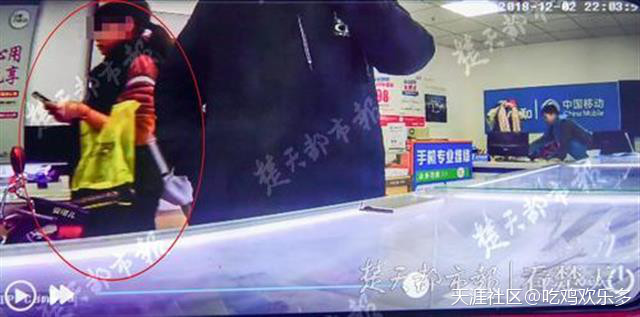 华为手机0元首付
:6800元的手机女子只付了800元就拿走<strongalt=