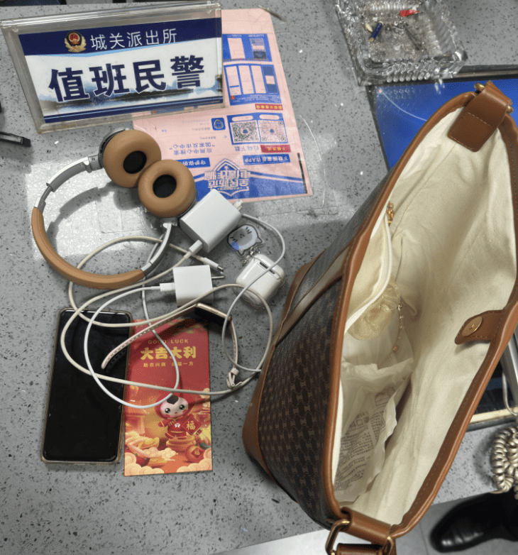 华为手机关机怎么找回
:失物“完璧归赵”，女子大力称赞桂林民警