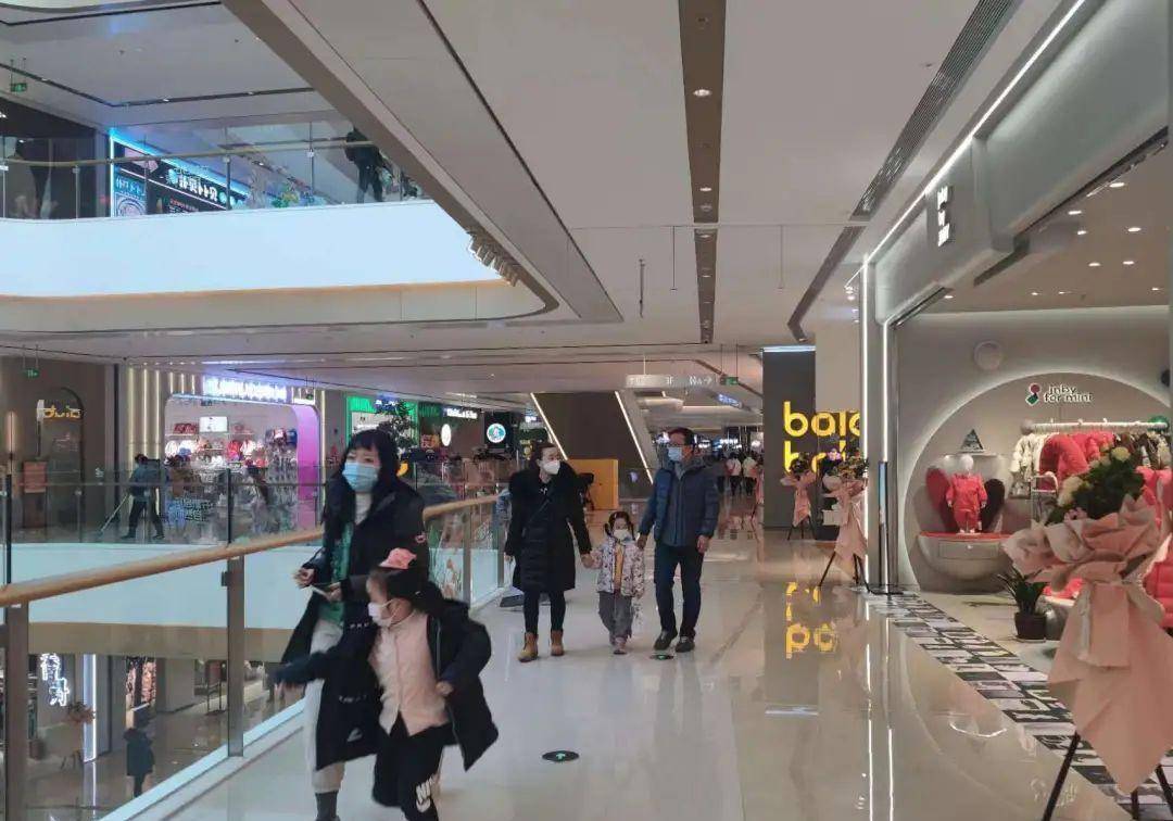 华为手机p10试用
:实地探访！这个假期，经开区的商圈“热腾腾”