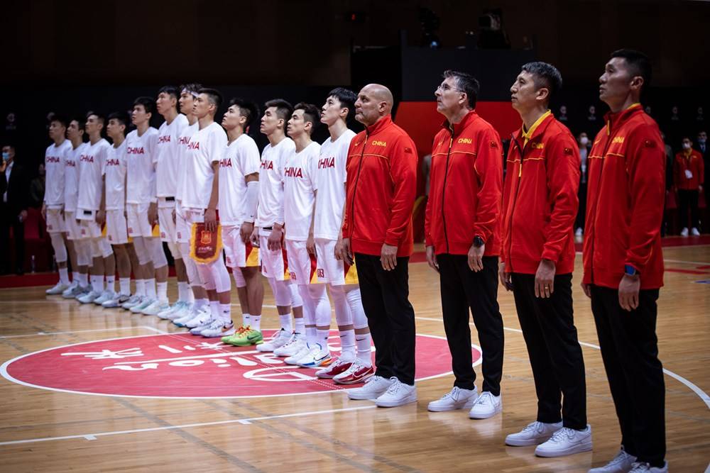 华为手机通话中不能上网:中国男篮VS伊朗首发阵容：崔永锡与赵继伟搭档后场