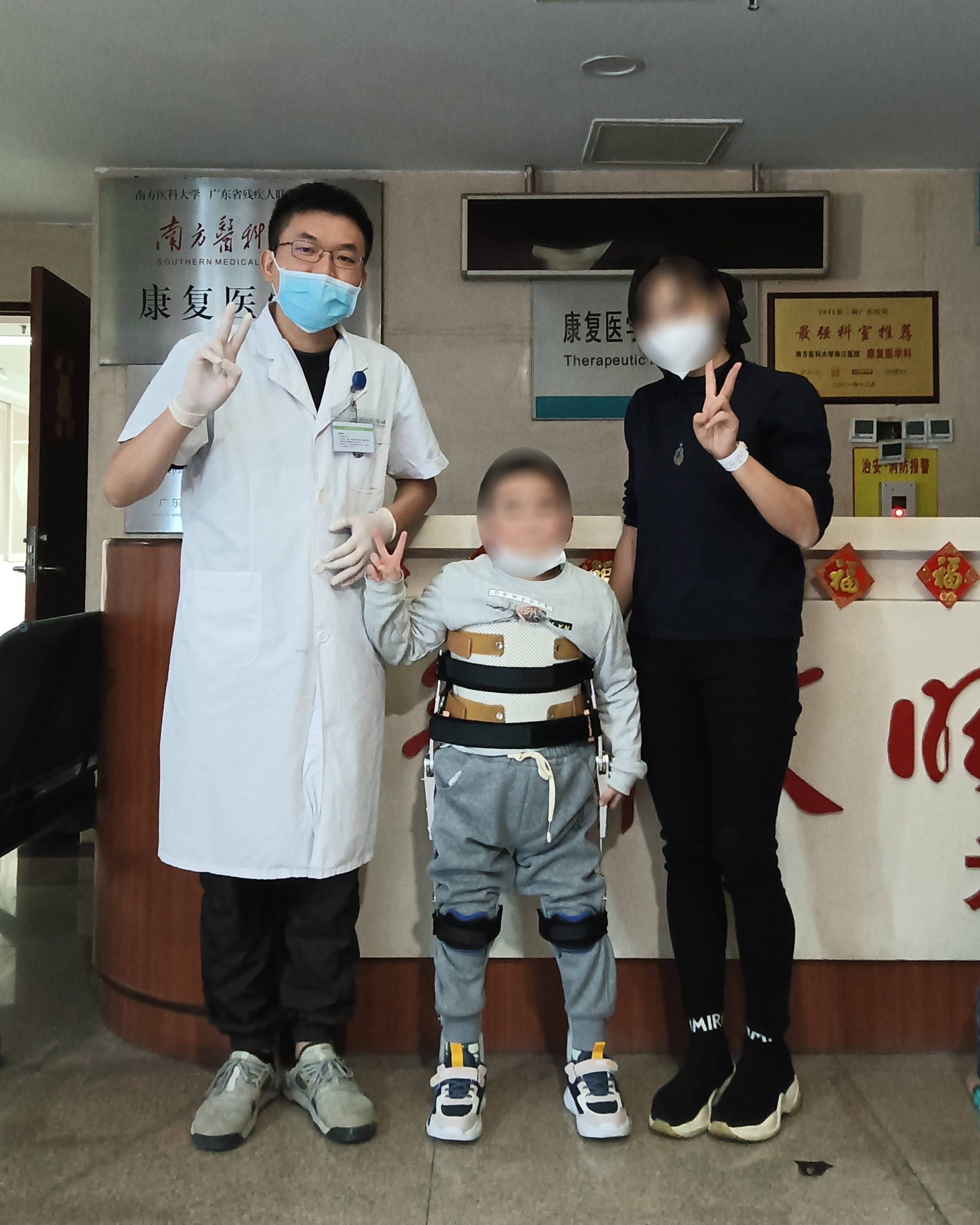 华为手机怎样不解锁刷机:140多天后，从17楼坠落的4岁男孩重新站起来了