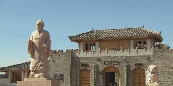四人赛答题助手苹果版:你认为《最强大脑》里的“脑王”杨易应不应该当个小学老师？