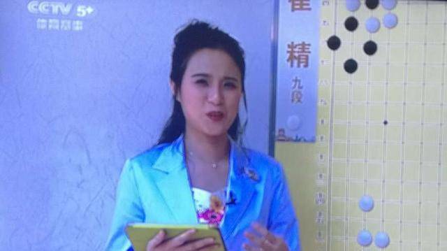 一起学围棋有苹果版吗:原中国美女棋手，时隔15年依旧初出茅庐，明星脸，电视解说成就她