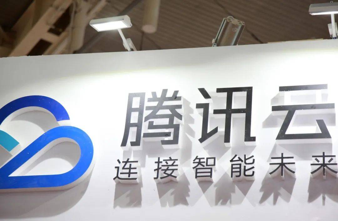 苹果腾讯破解版
:为AI大模型训练“修路”：腾讯云首发H800 GPU，集群算力提升三倍