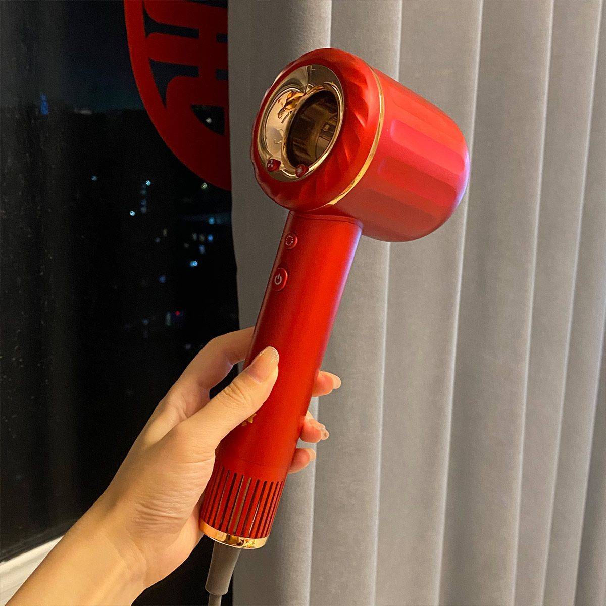 手机音乐播放器:独特造型！创意设计吹风机，让你的生活更加有趣！-第2张图片-亚星国际官网