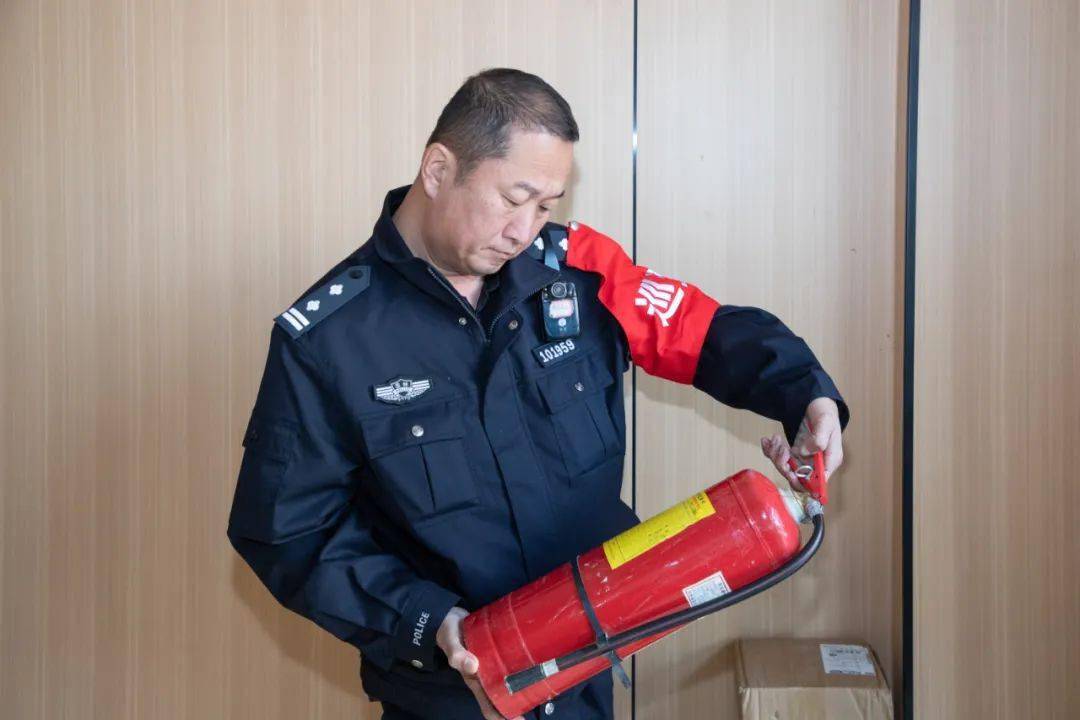 从“下社区”到“在社区 ”做优社区警务 擦亮群众幸福底色-第7张图片-亚星国际官网